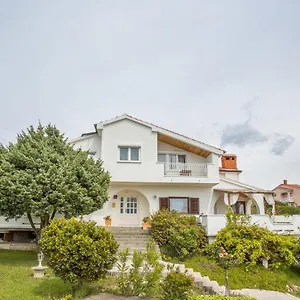 Affittacamere Pahljina 2885, Palit