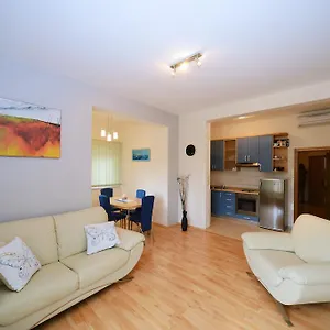 Apartment Apartman Cule, Palit