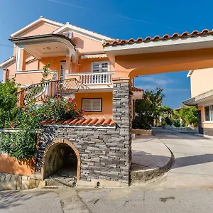 Apartment Darko, Palit